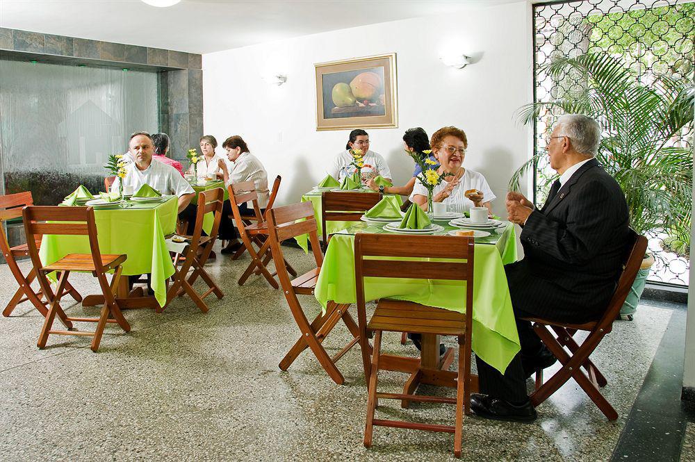 Hotel Imbanaco 3*